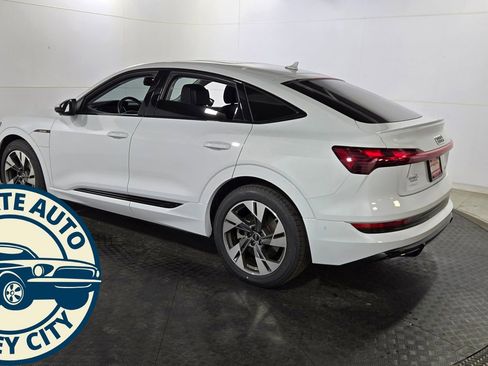 Used 2022 Audi e-tron Premium w/ Convenience Plus Package image 7