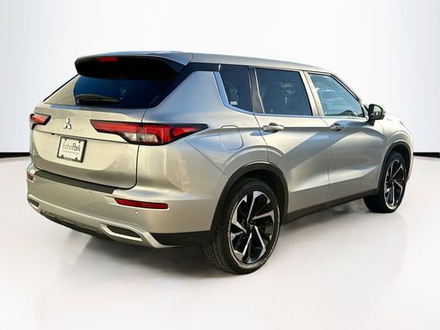 Used 2024 Mitsubishi Outlander SE Black Edition image 9