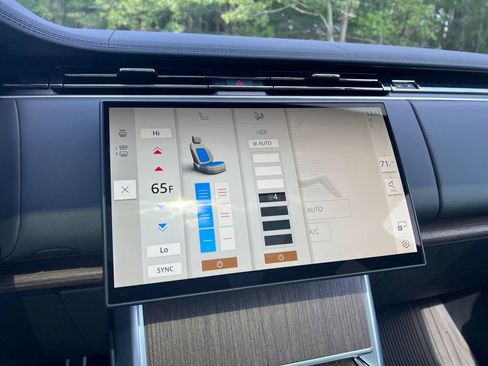 New 2025 Land Rover Range Rover SE image 18