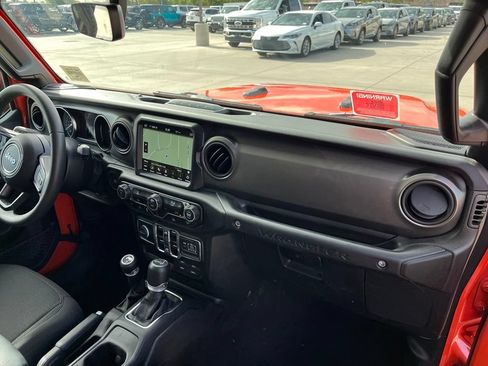 Used 2023 Jeep Wrangler Unlimited AWD/4WD image 15