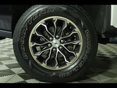 Used 2018 Chevrolet Colorado ZR2 image 11