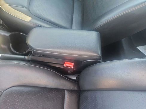 Used 2010 Volkswagen Beetle 2.5L Convertible image 9