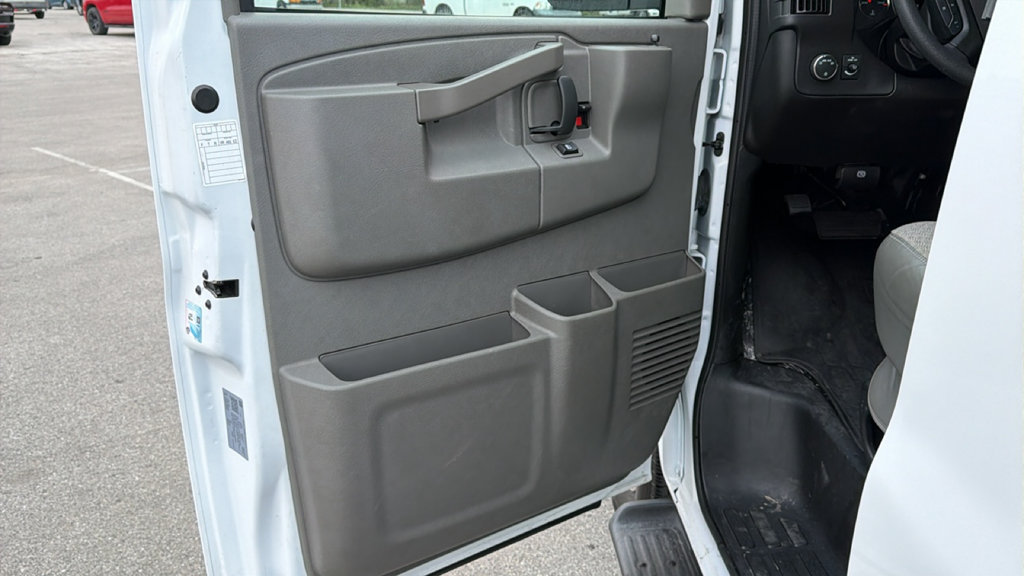 Used 2025 Chevrolet Express 3500 LT w/ LT Preferred Equipment Group RWD image 11