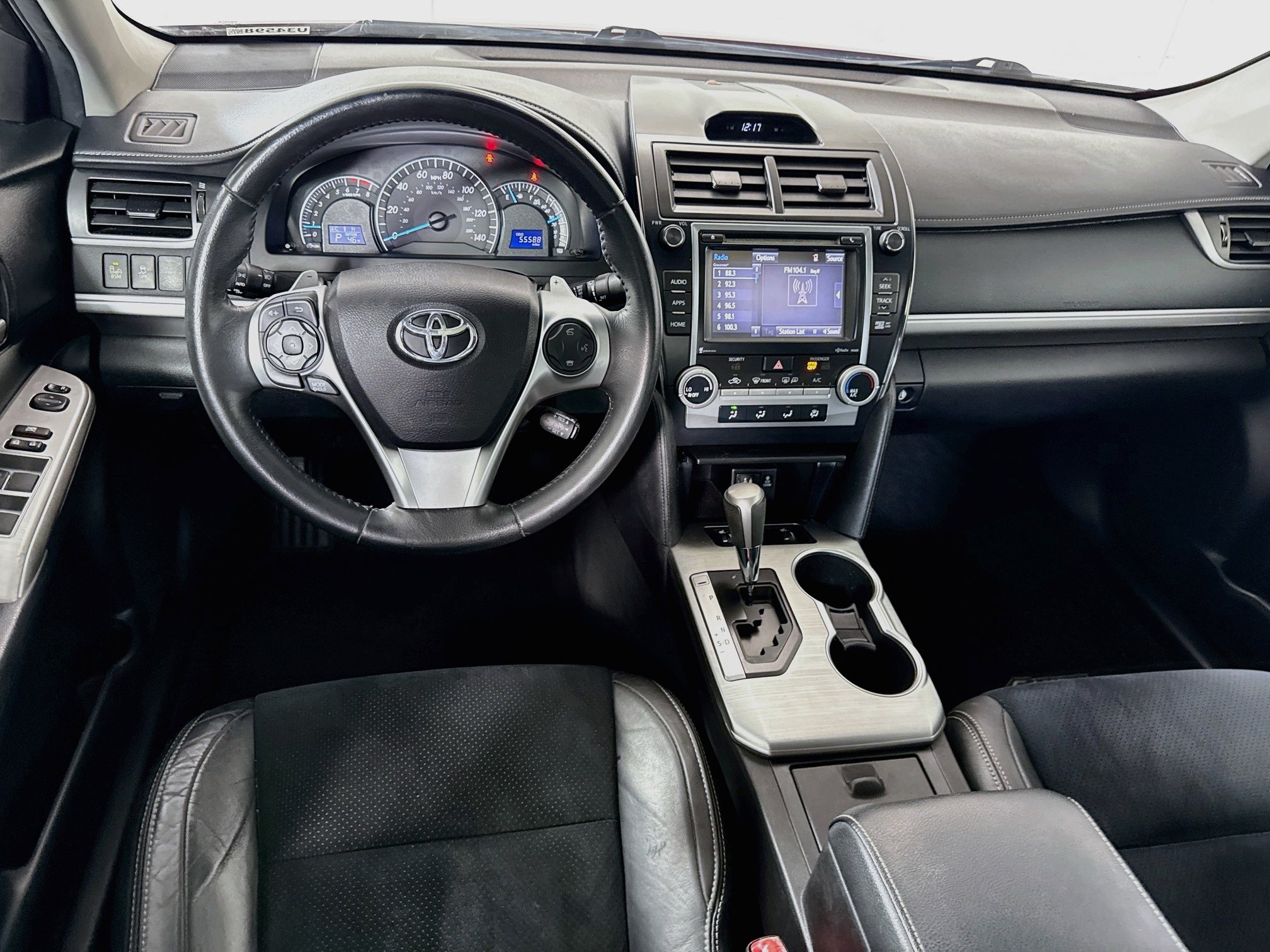Used 2014 Toyota Camry SE w/ Leather Package FWD image 19