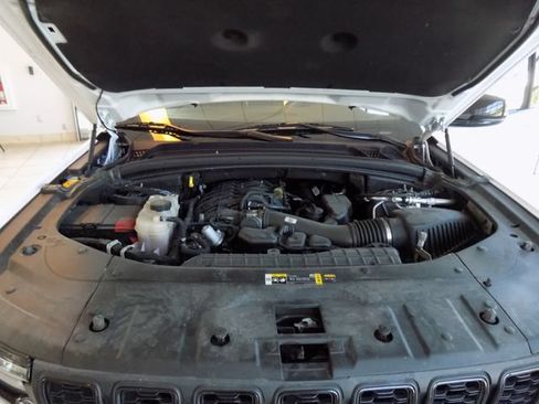 Certified 2024 Jeep Grand Cherokee Altitude RWD image 36