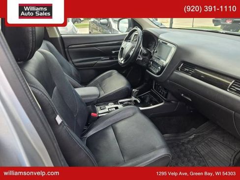 Used 2018 Mitsubishi Outlander GT AWD/4WD image 17