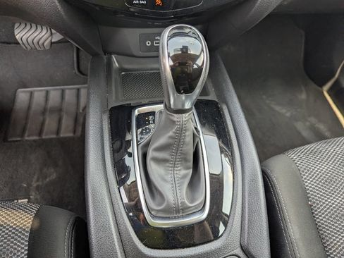 Used 2021 Nissan Rogue Sport SV AWD/4WD image 16