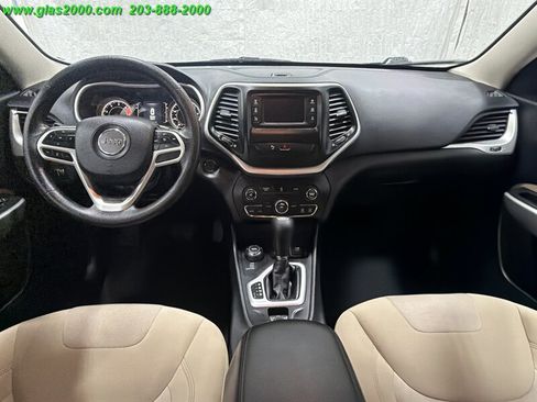 Used 2017 Jeep Cherokee Sport w/ Safety Group AWD/4WD image 6