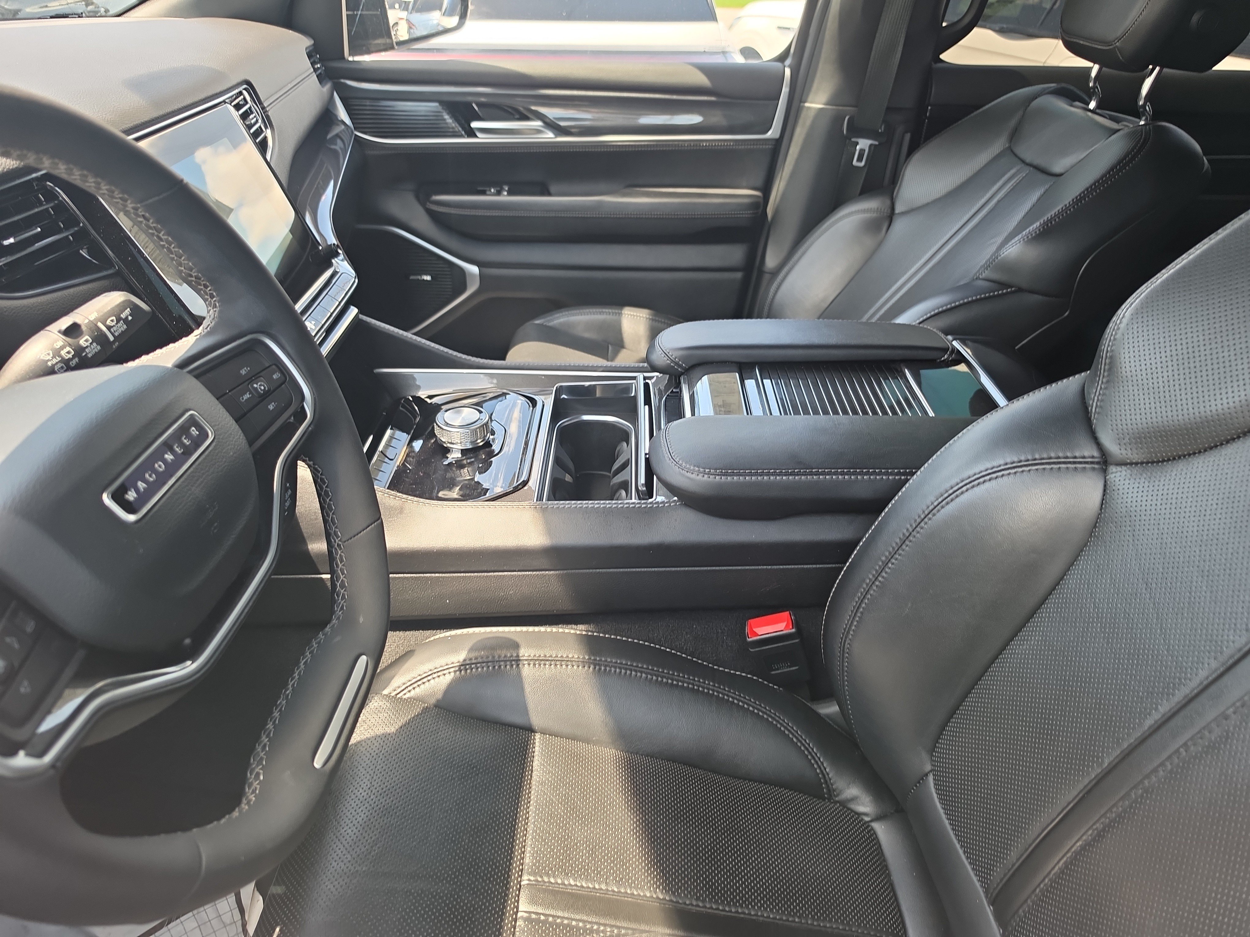 Used 2023 Jeep Wagoneer 2WD image 13