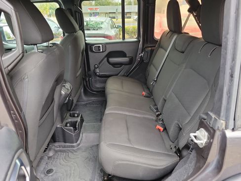 Used 2018 Jeep Wrangler Unlimited Sport image 14