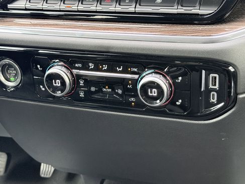 Used 2024 GMC Sierra 1500 Elevation image 26