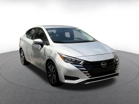 Used 2025 Nissan Versa SV FWD image 3
