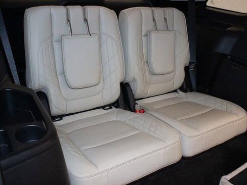 Used 2018 Ford Explorer Platinum image 13