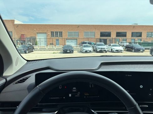Used 2026 Kia Carnival FWD image 34