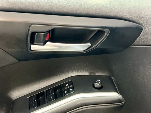 Used 2022 Toyota Highlander XLE image 16