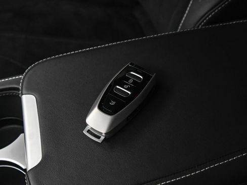 Used 2025 Aston Martin V8 Vantage Coupe image 19