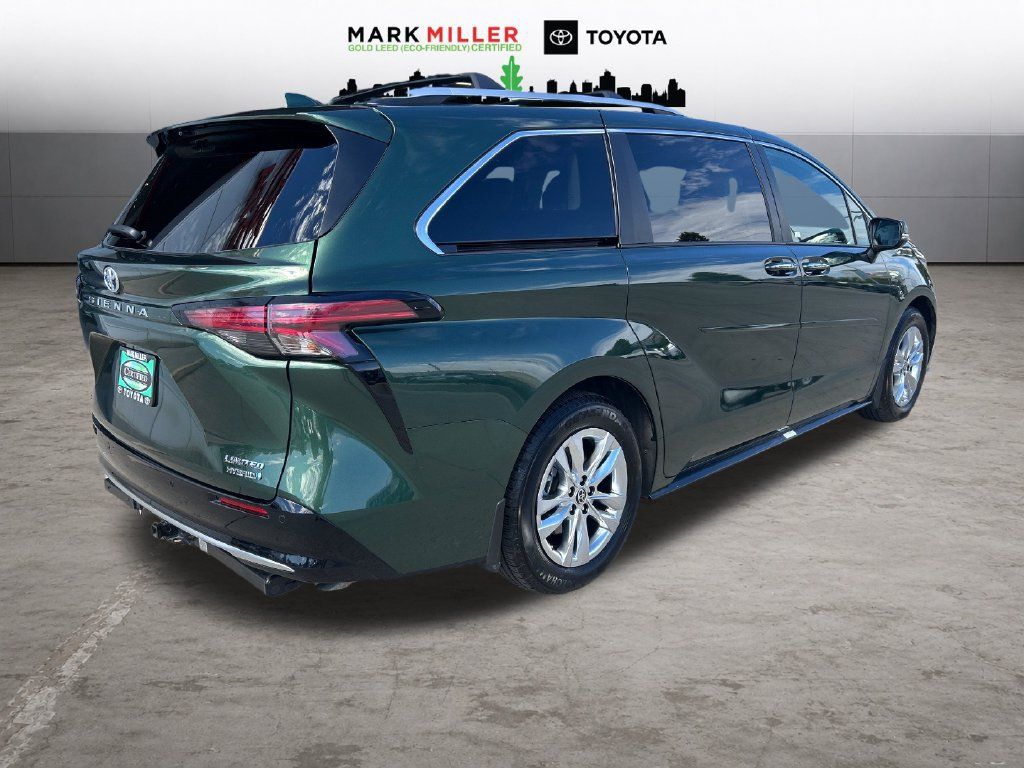 Certified 2022 Toyota Sienna Limited AWD/4WD image 6