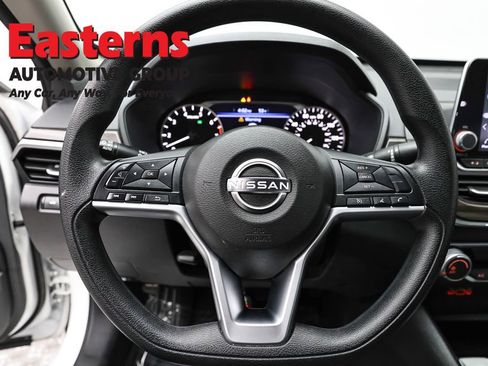 Used 2025 Nissan Altima 2.5 SV FWD image 10