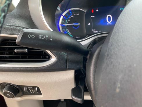 Used 2018 Chrysler Pacifica Limited FWD image 66