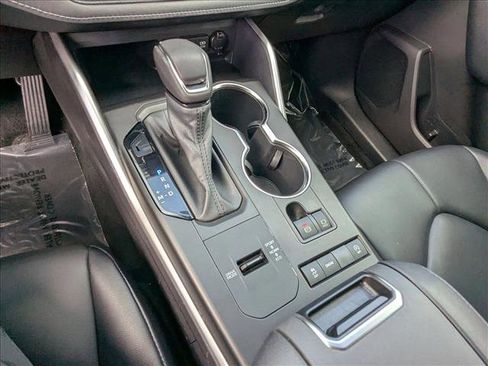 Used 2021 Toyota Highlander XLE image 11