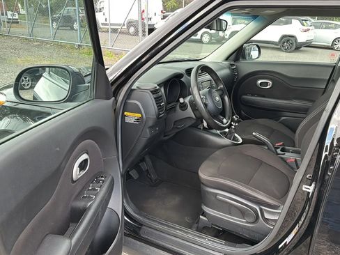 Used 2019 Kia Soul FWD image 23