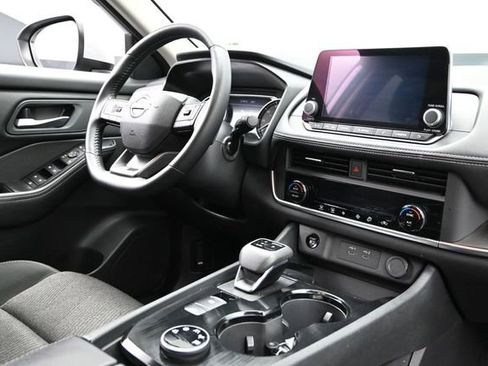 Used 2025 Nissan Rogue SV AWD/4WD image 18