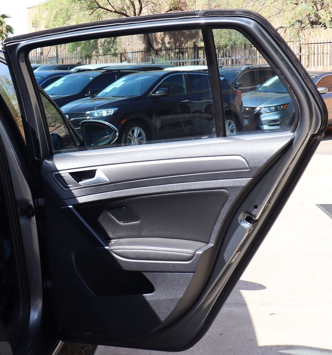 Used 2019 Volkswagen Golf SE w/ Driver Assistance Package FWD image 26