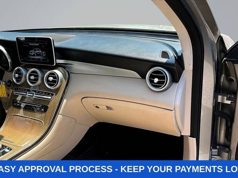 Used 2019 Mercedes-Benz GLC 300 4MATIC w/ Premium Package image 32