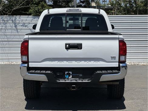 Used 2016 Toyota Tacoma TRD Off-Road w/ Towing Package AWD/4WD image 11