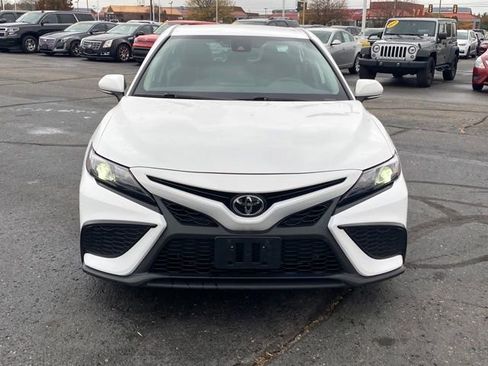 Used 2023 Toyota Camry SE image 3