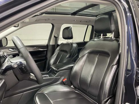 Used 2024 Jeep Grand Cherokee L Limited w/ Black Appearance Package AWD/4WD image 15
