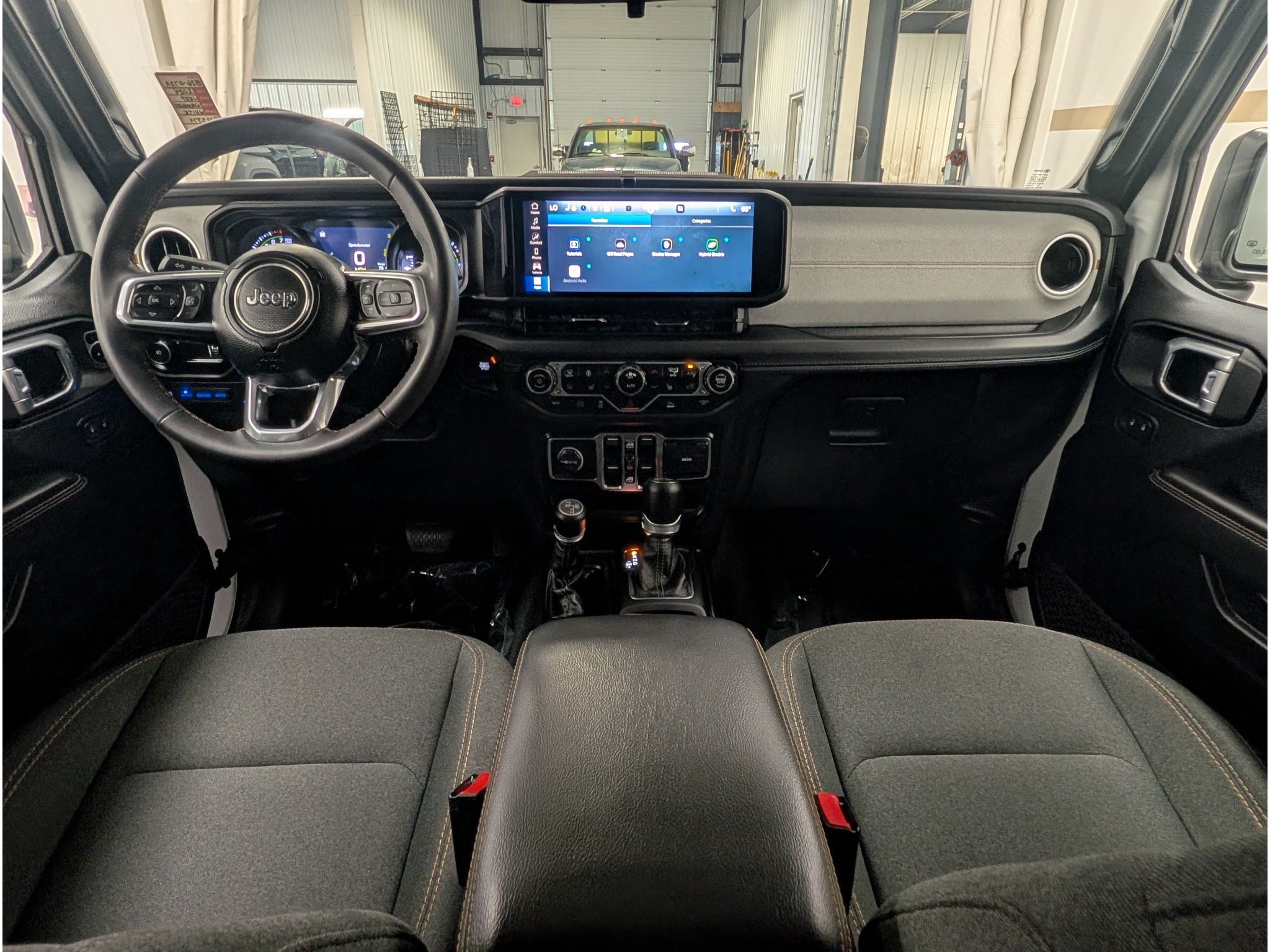 Used 2024 Jeep Wrangler Unlimited Sahara AWD/4WD image 10