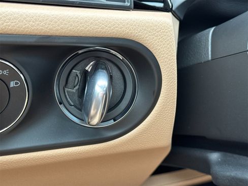 Used 2025 Porsche Macan image 26