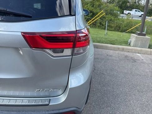 Used 2018 Toyota Highlander XLE AWD/4WD image 7