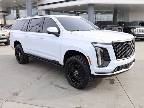 Used 2026 Cadillac Escalade ESV Sport w/ Touring Package image 8