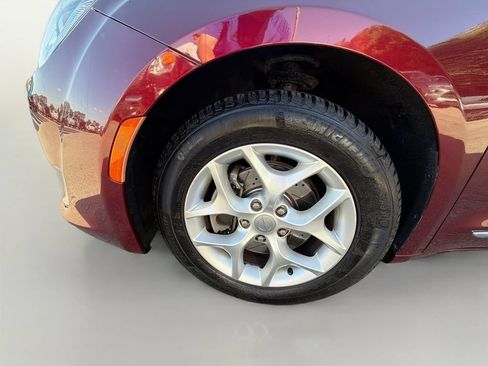 Used 2020 Chrysler Pacifica Limited FWD image 36