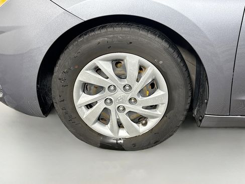 Used 2019 Hyundai Elantra SE w/ Cargo Package image 37