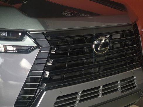 Used 2025 Lexus GX 550 w/ Accessory Package (2T) AWD/4WD image 6