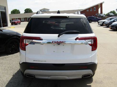 Used 2023 GMC Acadia SLT w/ Technology Package FWD image 4