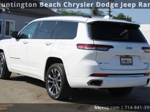 Used 2021 Jeep Grand Cherokee L Overland w/ Luxury Tech Group IV image 3