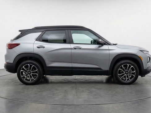 Used 2025 Chevrolet TrailBlazer LT AWD/4WD image 11