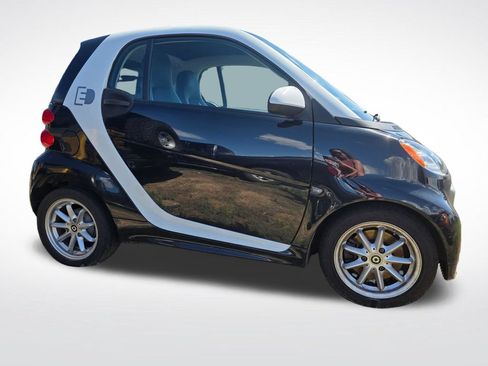 Used 2016 smart fortwo passion RWD image 8