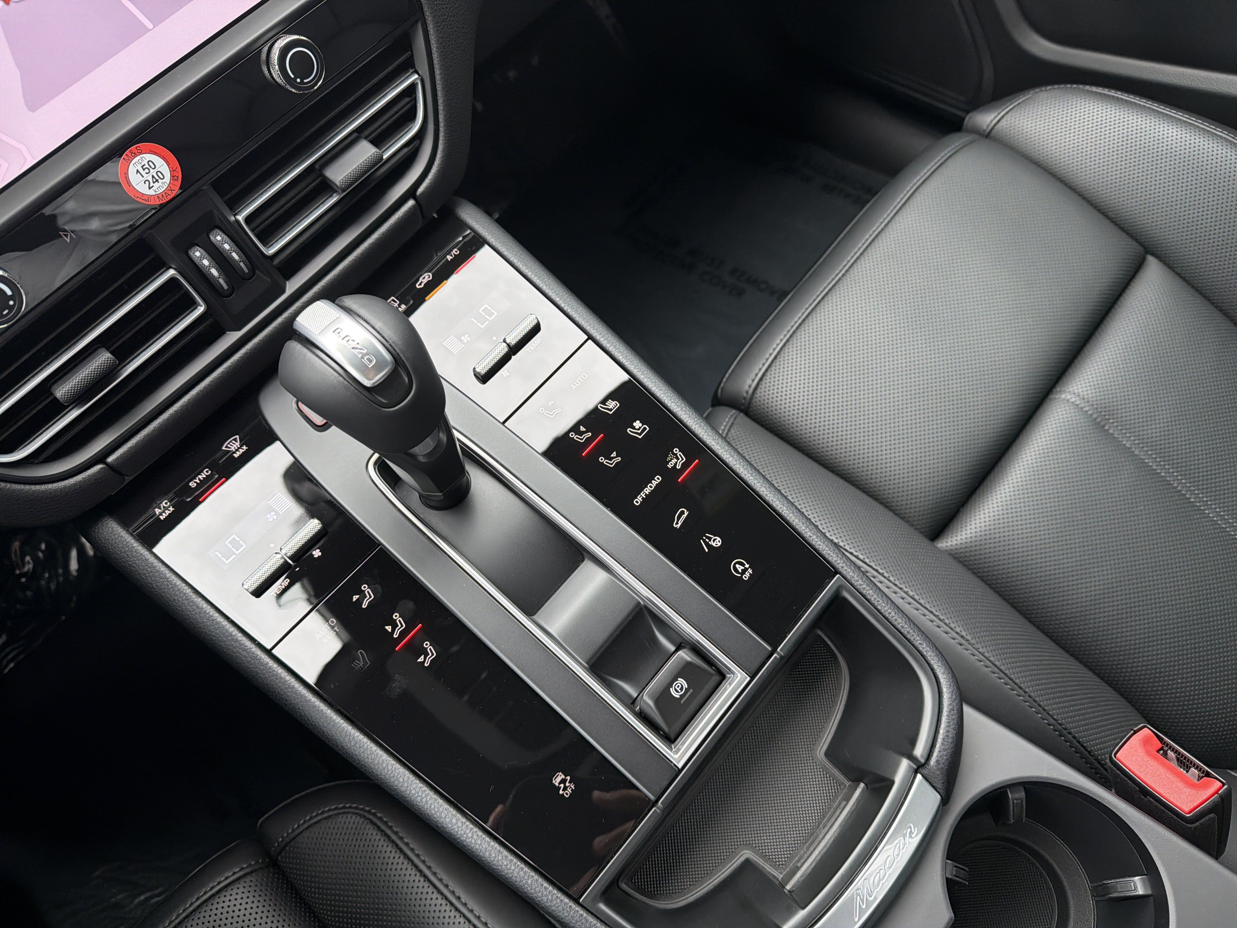 Certified 2026 Porsche Macan AWD/4WD image 16
