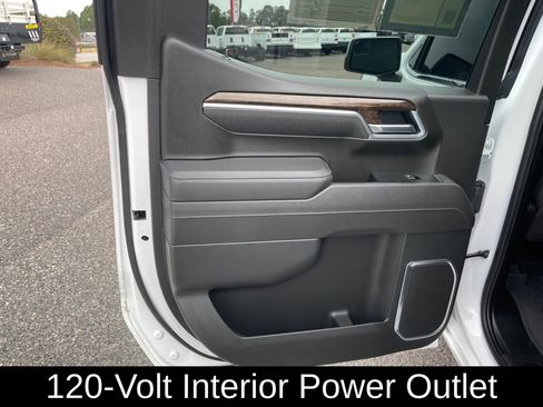 Used 2025 GMC Sierra 1500 SLE image 19