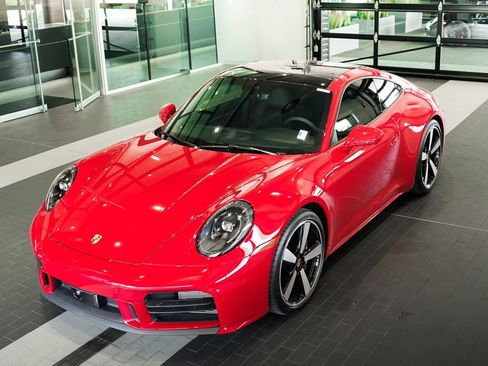 Certified 2025 Porsche 911 Carrera RWD image 8