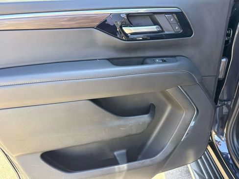 Used 2025 Chevrolet Suburban LT AWD/4WD image 10