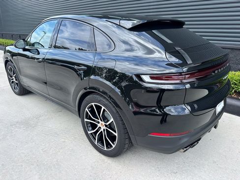 Used 2026 Porsche Cayenne E-Hybrid Coupe AWD/4WD image 3