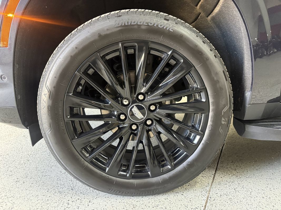 Used 2025 Cadillac Escalade ESV Premium Luxury w/ LPO, Floor Liner Package AWD/4WD image 20