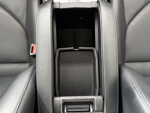 Certified 2025 Toyota Highlander Platinum image 35