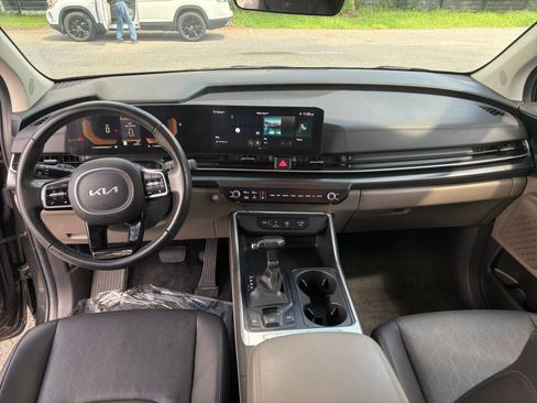 Used 2026 Kia Carnival FWD image 35